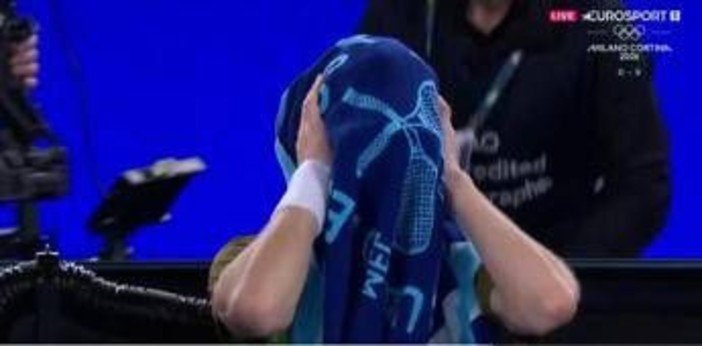 Sinner, probelma fisico contro Shelton? Il team: "Chiama il fisio" Sinner, probelma fisico contro Shelton? Il team: "Chiama il fisio"