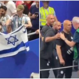 Tifoso sventola bandiera Israele, ct Egitto si infuria e se la prende con un fotografo Tifoso sventola bandiera Israele, ct Egitto si infuria e se la prende con un fotografo