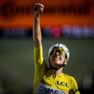 Tour de France, quinto trionfo di Pogacar. Ultima tappa a Van der Poel Tour de France, quinto trionfo di Pogacar. Ultima tappa a Van der Poel