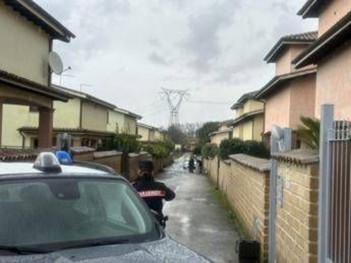 Femminicidio Anguillara, nuovi accertamenti nella villetta e su auto Carlomagno. Ancora nessuna traccia dell'arma del delitto