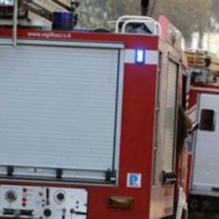 Vasto incendio a Piana del Sole, chiusa la Roma-Fiumicino Vasto incendio a Piana del Sole, chiusa la Roma-Fiumicino