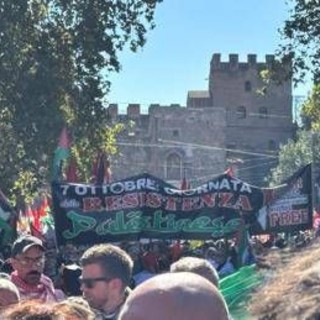 Roma, al corteo per Gaza striscione '7 ottobre giornata Resistenza palestinese' Roma, al corteo per Gaza striscione '7 ottobre giornata Resistenza palestinese'