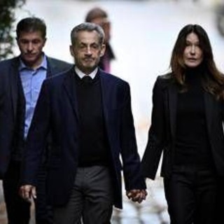 Sarkozy in carcere da oggi: deve scontare condanna a 5 anni Sarkozy in carcere da oggi: deve scontare condanna a 5 anni