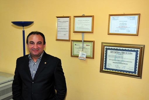 Vallecrosia: Walter Mastruzzo si laurea in ingegneria civile a Parigi Vallecrosia: Walter Mastruzzo si laurea in ingegneria civile a Parigi