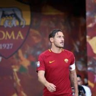 I 50 anni di Francesco Totti: mezzo secolo di classe, lealtà e amore eterno per la Roma I 50 anni di Francesco Totti: mezzo secolo di classe, lealtà e amore eterno per la Roma