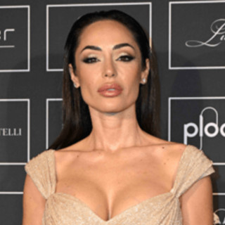 Raffaella Fico: "Io tradita, l'ho cacciato subito di casa. Smettiamola di dare la colpa alle donne" Raffaella Fico: "Io tradita, l'ho cacciato subito di casa. Smettiamola di dare la colpa alle donne"
