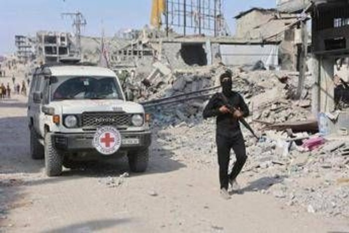 Riapre domani il valico di Allenby per gli aiuti a Gaza. Hamas: "Violazioni da Israele, no inizio fase 2" Riapre domani il valico di Allenby per gli aiuti a Gaza. Hamas: "Violazioni da Israele, no inizio fase 2"