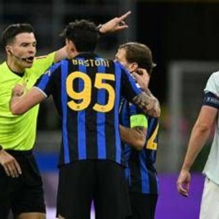 Inter-Shakhtar, nerazzurri in dieci al 68’: Bastoni espulso dopo due gialli in due minuti Inter-Shakhtar, nerazzurri in dieci al 68’: Bastoni espulso dopo due gialli in due minuti