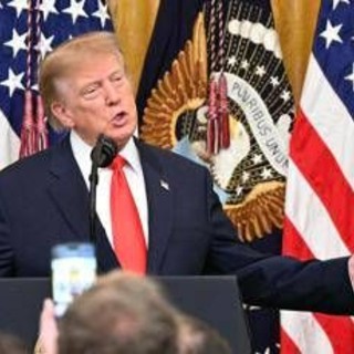 Trump, l'omaggio a Cristoforo Colombo e le battute: "Il mio amico Pavarotti..." Trump, l'omaggio a Cristoforo Colombo e le battute: "Il mio amico Pavarotti..."