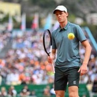 Sinner re a Montecarlo, batte Alcaraz in due set e torna numero 1 del mondo Sinner re a Montecarlo, batte Alcaraz in due set e torna numero 1 del mondo