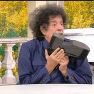 Scontro a 'I Fatti Vostri', Ivano Michetti lancia una scarpa in studio: cosa è successo