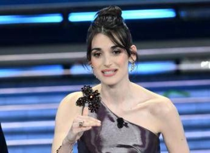 Sanremo, Pilar Fogliati porta sul palco fa l'aristocratica Uvetta: "Ma voi fate questo come lavoro?" Sanremo, Pilar Fogliati porta sul palco fa l'aristocratica Uvetta: "Ma voi fate questo come lavoro?"