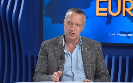 Tosi “L’Ue diventi una confederazione per affrontare le nuove sfide” Tosi “L’Ue diventi una confederazione per affrontare le nuove sfide”