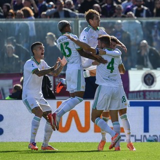 La Roma vince anche a Firenze e resta in vetta