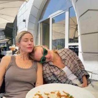 Sarah Felberbaum adotta Gaia, la figlia che De Rossi ha avuto con la precedente moglie Sarah Felberbaum adotta Gaia, la figlia che De Rossi ha avuto con la precedente moglie