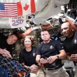 Artemis II, il messaggio di Trump: "Torneremo sulla Luna e poi dritti su Marte"