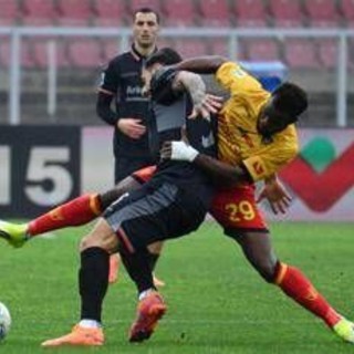 Lecce-Cremonese 2-1: colpo salvezza dei giallorossi, caos e proteste nel finale. Cos'è successo