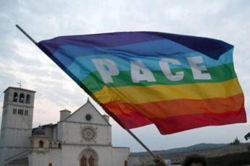 Perugia-Assisi, partita la marcia della Pace: "Insieme possiamo cambiare il mondo"