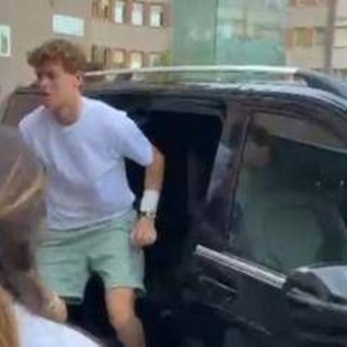 Sinner è tornato al San Raffaele di Milano, continuano i controlli dopo il malore al Roland Garros Sinner è tornato al San Raffaele di Milano, continuano i controlli dopo il malore al Roland Garros