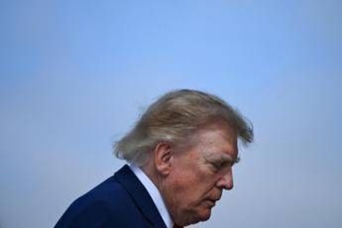 Trump e la confessione: "Mi trucco pochissimo, faccio da solo: non voglio sembrare morto" Trump e la confessione: "Mi trucco pochissimo, faccio da solo: non voglio sembrare morto"
