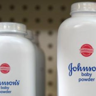Johnson & Johnson offre 5,5 miliardi di dollari per risolvere le cause sul talco Johnson & Johnson offre 5,5 miliardi di dollari per risolvere le cause sul talco