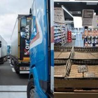 Caro carburanti, ancora proteste al Sud: presidi Tir a Nola e Avellino Est, a secco distributori e supermercati Caro carburanti, ancora proteste al Sud: presidi Tir a Nola e Avellino Est, a secco distributori e supermercati