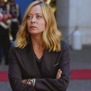 Meloni sul palco di Fenix: "Non siete Gioventù meloniana, ragionate con la vostra testa" Meloni sul palco di Fenix: "Non siete Gioventù meloniana, ragionate con la vostra testa"