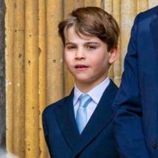 Louis compie 8 anni, William e Kate lo celebrano con foto e video inediti