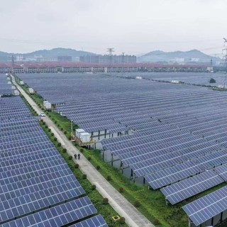 Cina, un piano triennale contro consumo energetico ed emissioni CO2