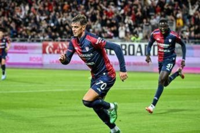 Cagliari-Juve 1-1, Kolo Muani risponde a Maldini: i bianconeri agganciano il Como al sesto posto