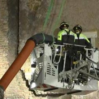 Torre dei Conti, parla l'operaio scampato al crollo: "Ho avuto paura, ora aspetto che salvino il mio collega"