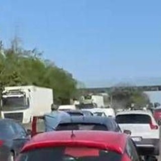Tamponamento tra 4 auto, traffico in tilt sulla Pontina e mattinata di code