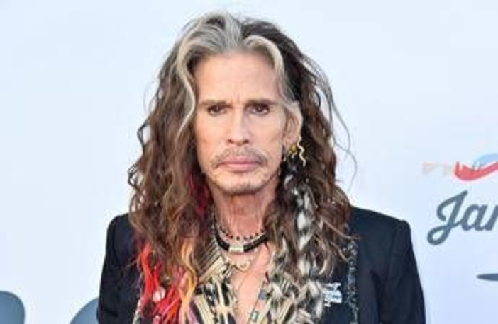 Steven Tyler diffida il borgo calabrese dei nonni: "Per il museo del rock non usino il mio nome" Steven Tyler diffida il borgo calabrese dei nonni: "Per il museo del rock non usino il mio nome"