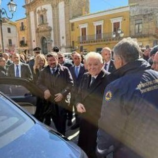 Niscemi, Mattarella sorvola area frana: la visita a sorpresa del capo dello Stato Niscemi, Mattarella sorvola area frana: la visita a sorpresa del capo dello Stato