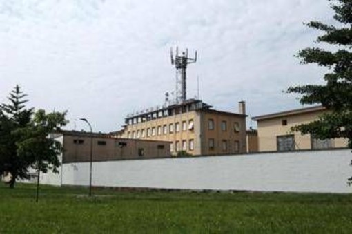 Allarme bomba nella sede della Lega di via Bellerio a Milano Allarme bomba nella sede della Lega di via Bellerio a Milano