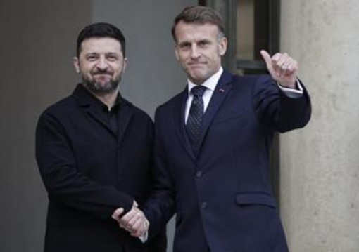 Ucraina, Macron sente Zelensky: "Orrore per raid russi, presto nuovi intercettori a Kiev" Ucraina, Macron sente Zelensky: "Orrore per raid russi, presto nuovi intercettori a Kiev"