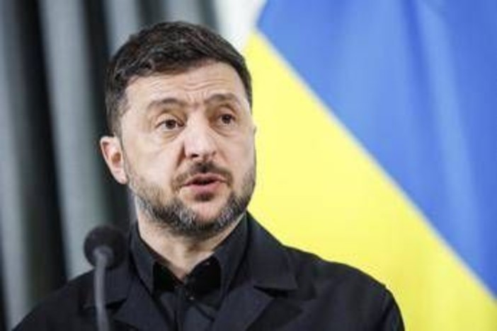Ucraina, attesa per nuovi colloqui ma Russia colpisce senza tregua. Zelensky: "Il male va fermato"