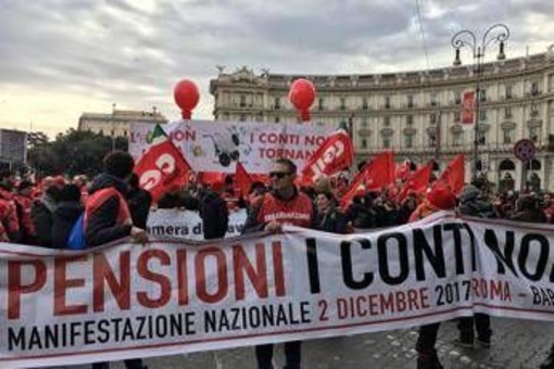 Pensioni, sale ancora l'età con la legge di Bilancio: il sistema è socialmente sostenibile? Pensioni, sale ancora l'età con la legge di Bilancio: il sistema è socialmente sostenibile?