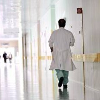 Travolto mentre va a scuola, 14enne muore nel Torinese