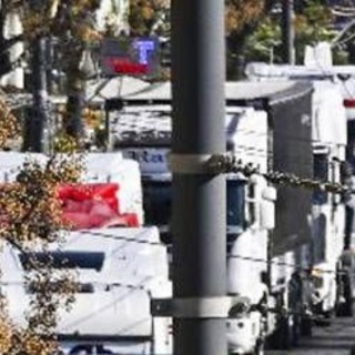 Caro carburanti, autotrasportatori sospendono fermo dopo incontro a Palazzo Chigi Caro carburanti, autotrasportatori sospendono fermo dopo incontro a Palazzo Chigi