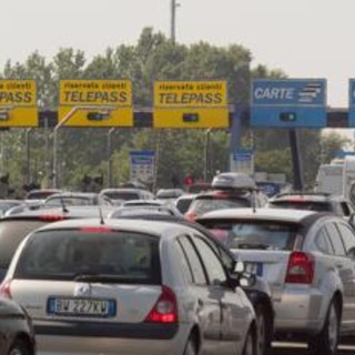 Tutti in viaggio, primo weekend da bollino nero: oltre 26 milioni di auto sulle strade