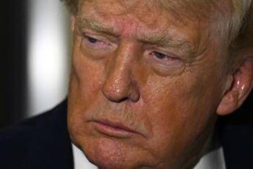 Iran, Trump frustrato da stallo torna a scegliere le bombe per piegare Teheran: l'analisi Iran, Trump frustrato da stallo torna a scegliere le bombe per piegare Teheran: l'analisi