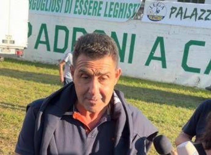 Salvini a sorpresa a Pontida. Cori e applausi per Vannacci: "Noi gli eredi di Charlie Kirk" Salvini a sorpresa a Pontida. Cori e applausi per Vannacci: "Noi gli eredi di Charlie Kirk"