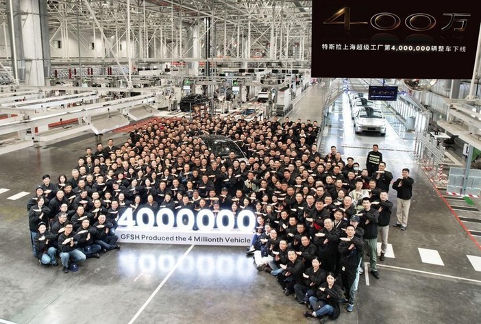 Cina, fabbrica Tesla di Shanghai raggiunge i 4 milioni di veicoli prodotti Cina, fabbrica Tesla di Shanghai raggiunge i 4 milioni di veicoli prodotti