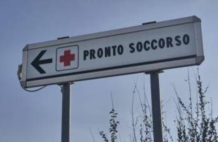 Auto contro un muretto nel Barese, morti fratello e sorella