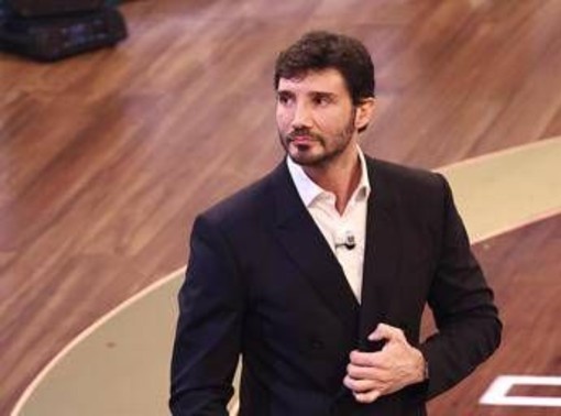 Sanremo, il passaggio di testimone per il 2027: l'investitura di Conti a De Martino oggi in diretta