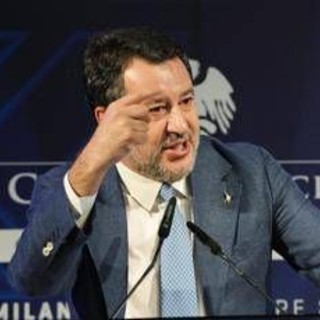 Tassa sulle banche, Salvini a Patuelli: "Per ogni lamentela chiederemo 1 miliardo in più" Tassa sulle banche, Salvini a Patuelli: "Per ogni lamentela chiederemo 1 miliardo in più"