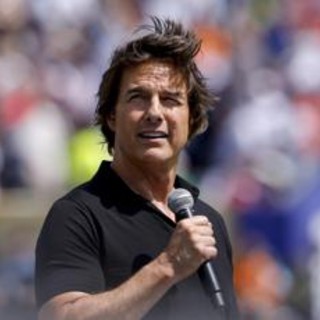 Tom Cruise, la figlia Suri rinuncia al cognome Tom Cruise, la figlia Suri rinuncia al cognome