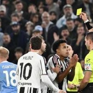 Doppio giallo (mancato) a McKennie e rigore chiesto da Conceicao: proteste in Lazio-Juve Doppio giallo (mancato) a McKennie e rigore chiesto da Conceicao: proteste in Lazio-Juve