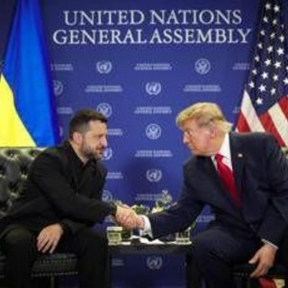 Ucraina, Zelensky vede Trump: "Vogliamo entrambi che la guerra finisca prima dell'inverno" Ucraina, Zelensky vede Trump: "Vogliamo entrambi che la guerra finisca prima dell'inverno"
